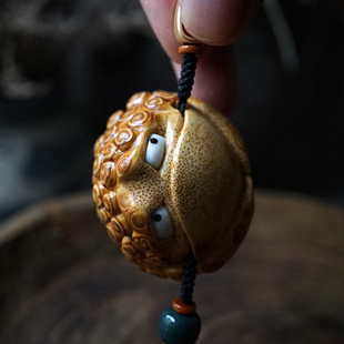 张钰北呆萌可爱比心小金蟾竹根雕刻手把件小手捻迷你挂件文玩茶宠