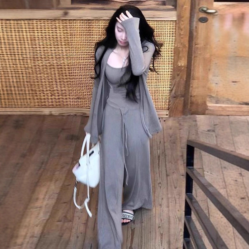 清冷松弛感韩系今年流行爆款穿搭三件套女装秋季新款上衣搭配裤子