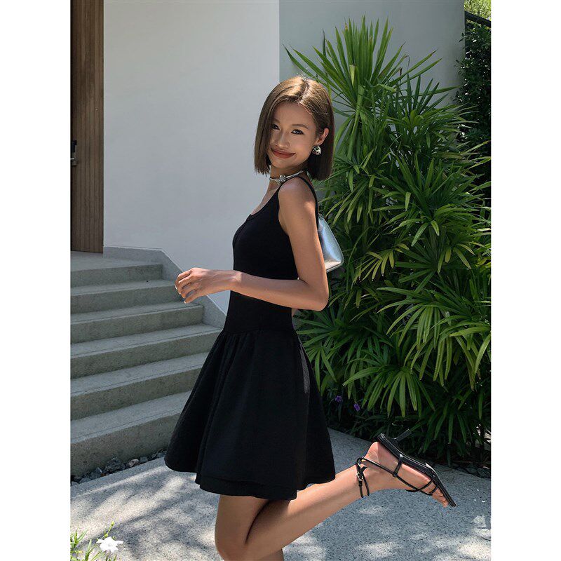 ousph小个子黑色吊带方领修身背心连衣裙女气质短款收腰蓬蓬法式