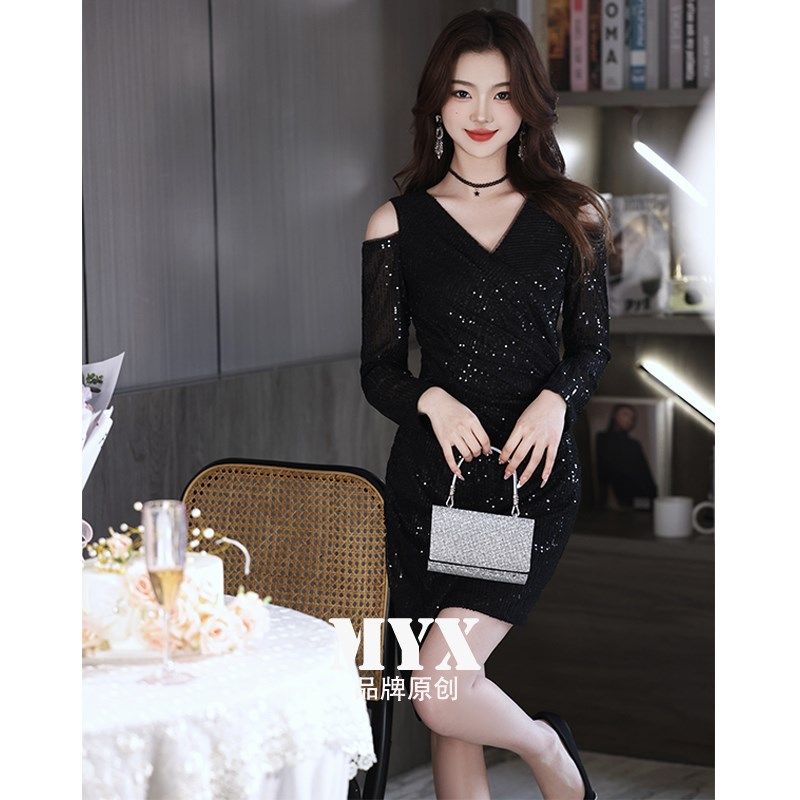 黑色小晚礼服女2024新款设计感宴会高端气质包臀短款高级感连衣裙