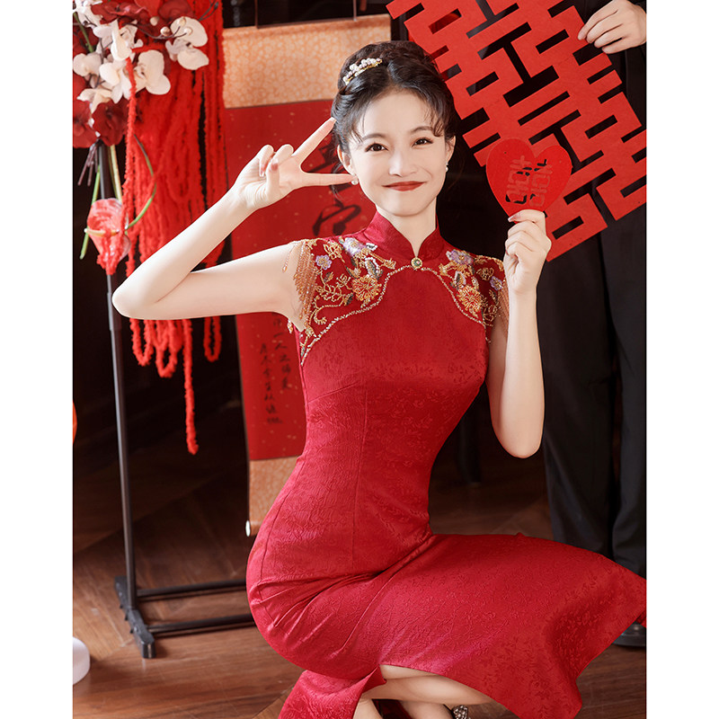 红色旗袍敬酒服新娘小个子2023新款中式结婚订婚礼服裙女无袖流苏