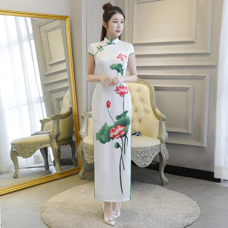 旗袍长款优雅年轻款少女2021春款改良复古中国风走秀纯白色青花瓷
