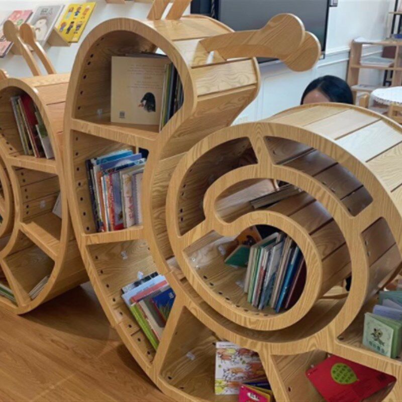 木质新款蜗牛造型落地书架双面缕空幼儿园落地隔断柜图书馆绘本架