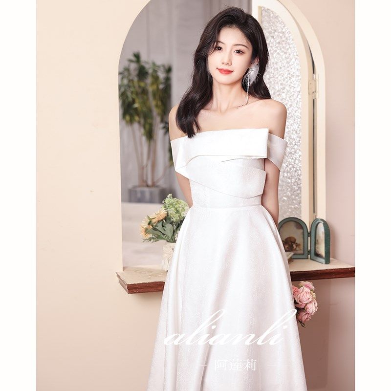 一字肩晚礼服女高级感轻奢小众高端主持人缎面领证登记小个子白裙