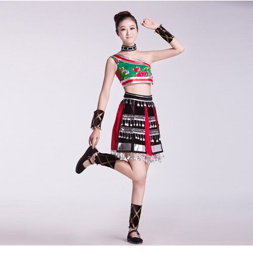 走在山水间女瑶族舞表演成人儿童壮族装少数民族佤族舞蹈演出服装