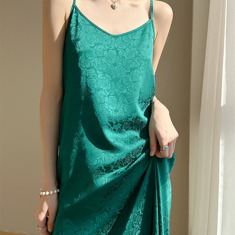 提花吊带连衣裙女V领性感美背气质无袖背心裙内搭外穿缎面A字长裙