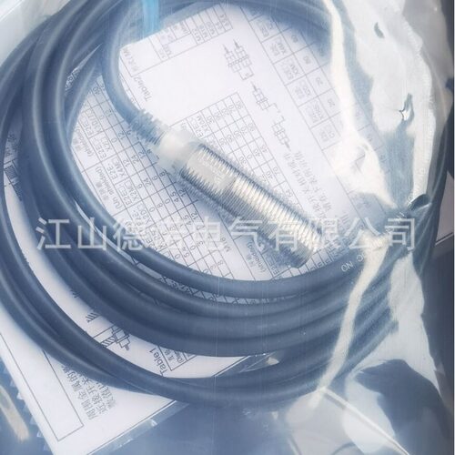 全新直流3线电感式接近开关E2EQ-X1R5B1D8E2EQ-X1R5B28质保一年