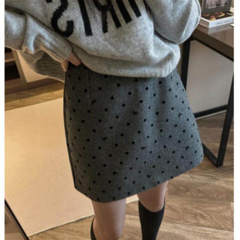 毛呢波点半身裙梨形身材短裙秋冬款高腰灰色高级感复古显瘦包臀裙