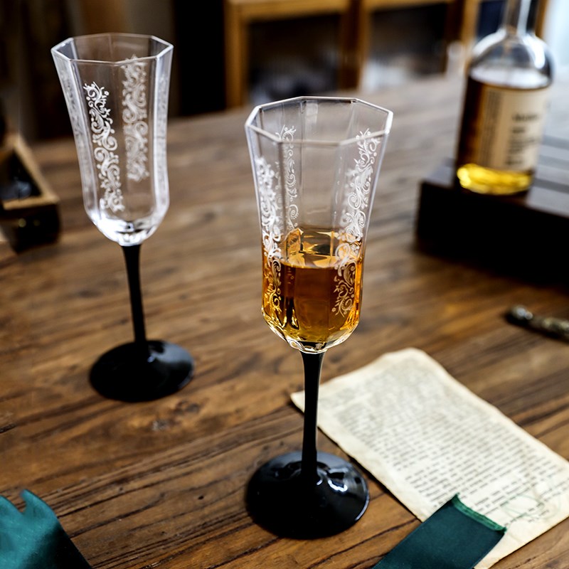 黑底高脚杯高颜值玻璃葡萄红酒轻奢香槟杯复古鸡尾酒杯子微醺对杯