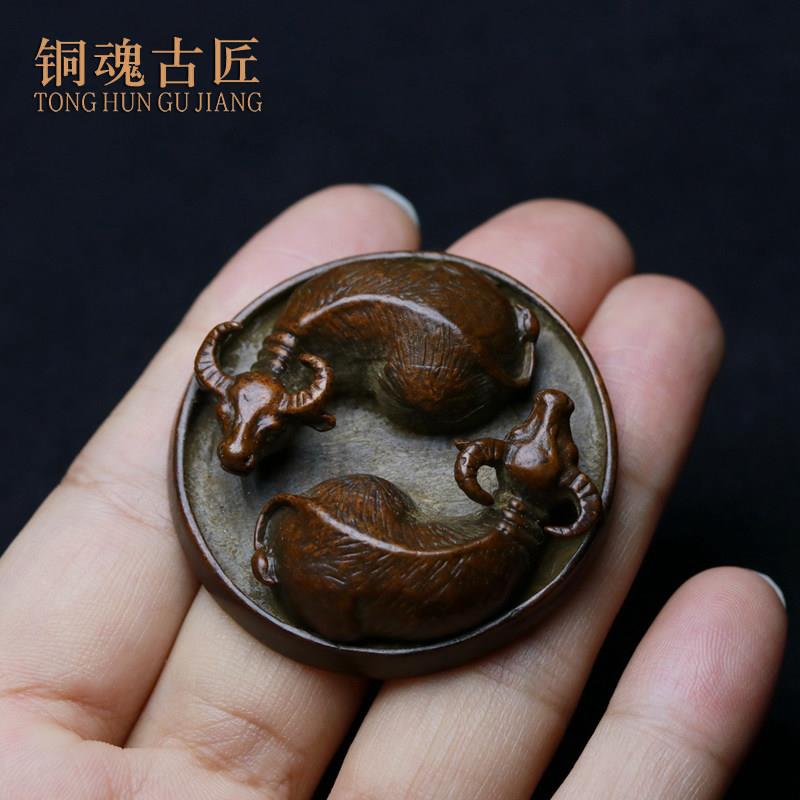 古玩铜器实心铜牛牛转乾坤手把件把玩黄铜太极八卦镇纸仿古工艺品
