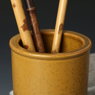 匠人手绘桃花山雀黄釉陶瓷圆形笔筒创意简约复古中国风可爱收纳盒