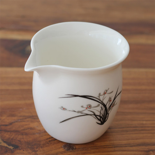 公道杯陶瓷大号分茶器亚光脂白兰花茶海功夫茶具均杯复古茶道配件