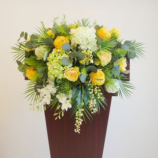 新款演讲台花主席台仿真绢花婚礼司仪商务会议桌花前台摆放装饰花