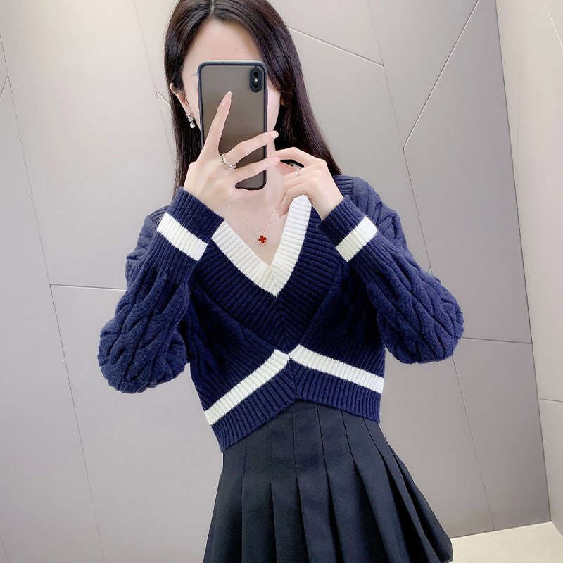 春款毛衣女士秋冬2023年新款短款小个子V领上衣麻花配短裙针织衫