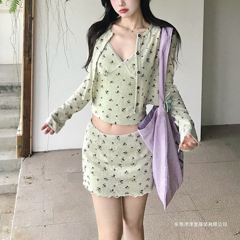 少女感清新长袖开衫早春新款绿色碎花吊带搭裙子绝美显瘦纯欲穿搭