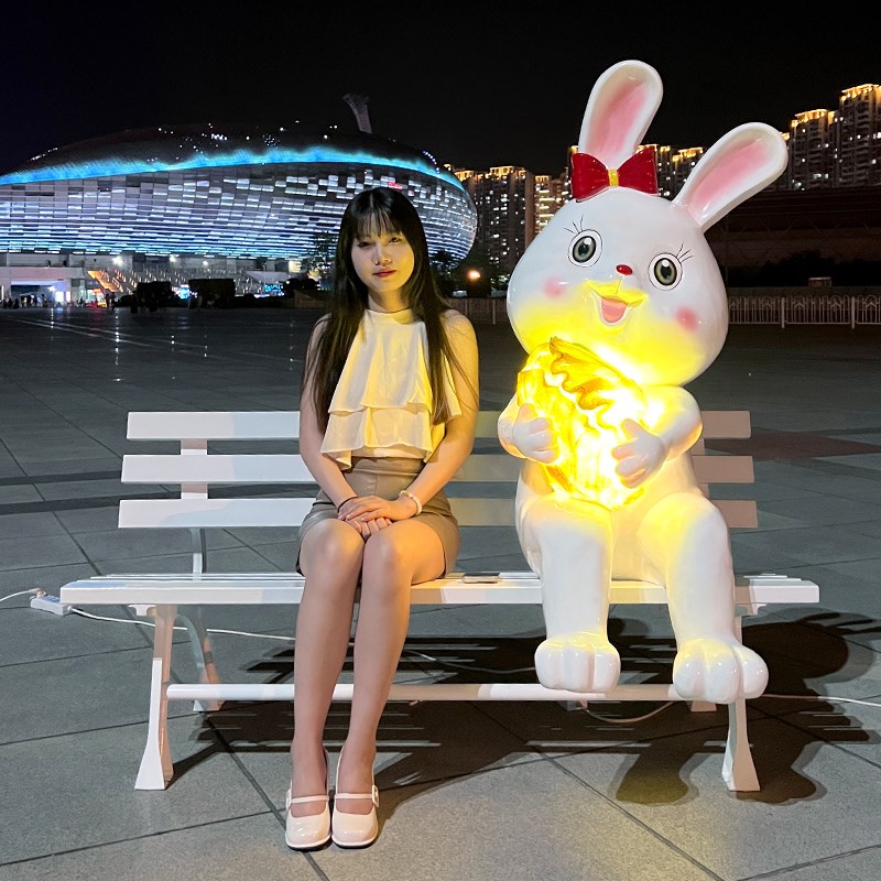 户外水果卡通兔子雕塑商广场美陈网红打卡拍照装饰小品落地大摆件