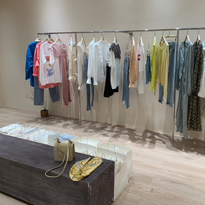 服装店展示桌摆台架子实木创意中岛流水台女装店货架装饰展示地台