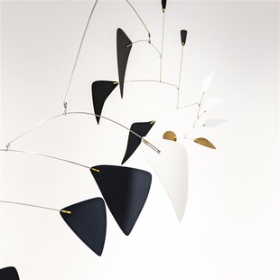 商业美陈设计幼儿园装修艺术动态平衡雕塑展厅天井布置考尔德装置