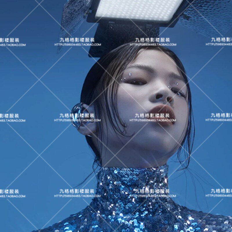 潮童走秀银色未来科技感演出服元宇宙创意主题服装模特舞台表演酷