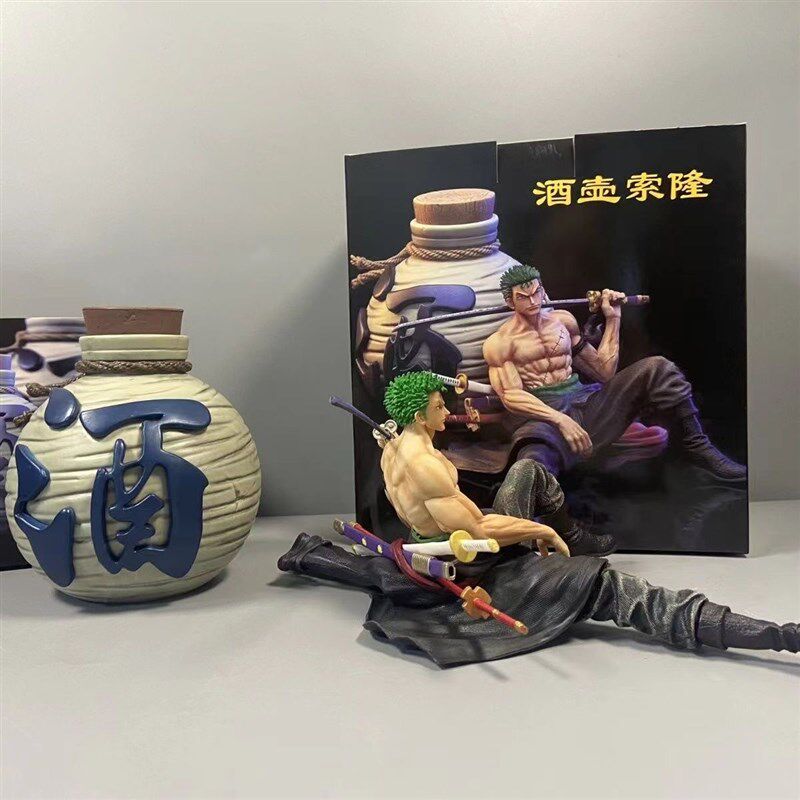 汽车仪表台个性路飞索隆坐姿酒瓶酒壶动漫手办模型车摆件机箱装饰