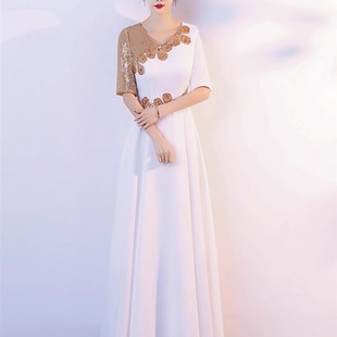 红色大合唱团演出服女宴会主持人朗诵指挥晚礼服裙高级感表演服装