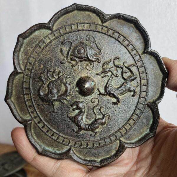 古玩铜器杂项收藏仿古纯铜四大神兽葵花铜镜包浆老道家居