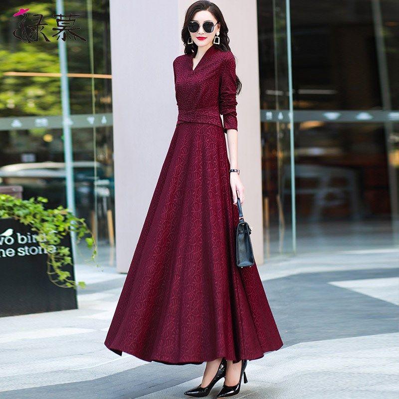 酒红色春秋季连衣裙长款2024新款长袖收腰气质修身大摆长裙到脚踝