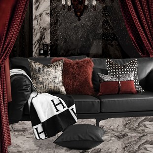 柏洛斯意式轻奢高级感酒店样板间酒红色客厅黑色沙发靠枕搭配组合