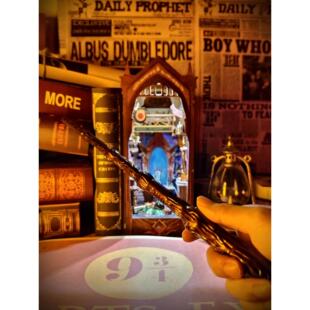 西西弗哈利波特魔法学院木制拼装书立魔杖遥控亮灯魔法世界书立屋