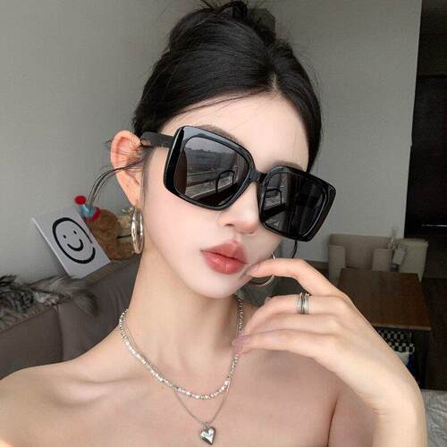 复古黑色百搭方形大框圆脸显瘦超轻TR偏光抗UV太阳眼镜女太阳眼镜