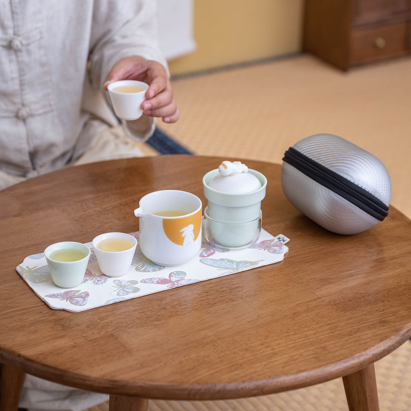 兔子玲珑瓷一壶三杯旅行茶具套装便携户外露营陶瓷泡茶茶壶茶杯图片