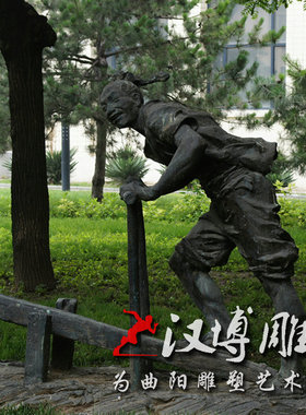 玻璃钢仿铜人物雕塑农民搬运农作物进仓库雕塑景观铸铜人物定制做