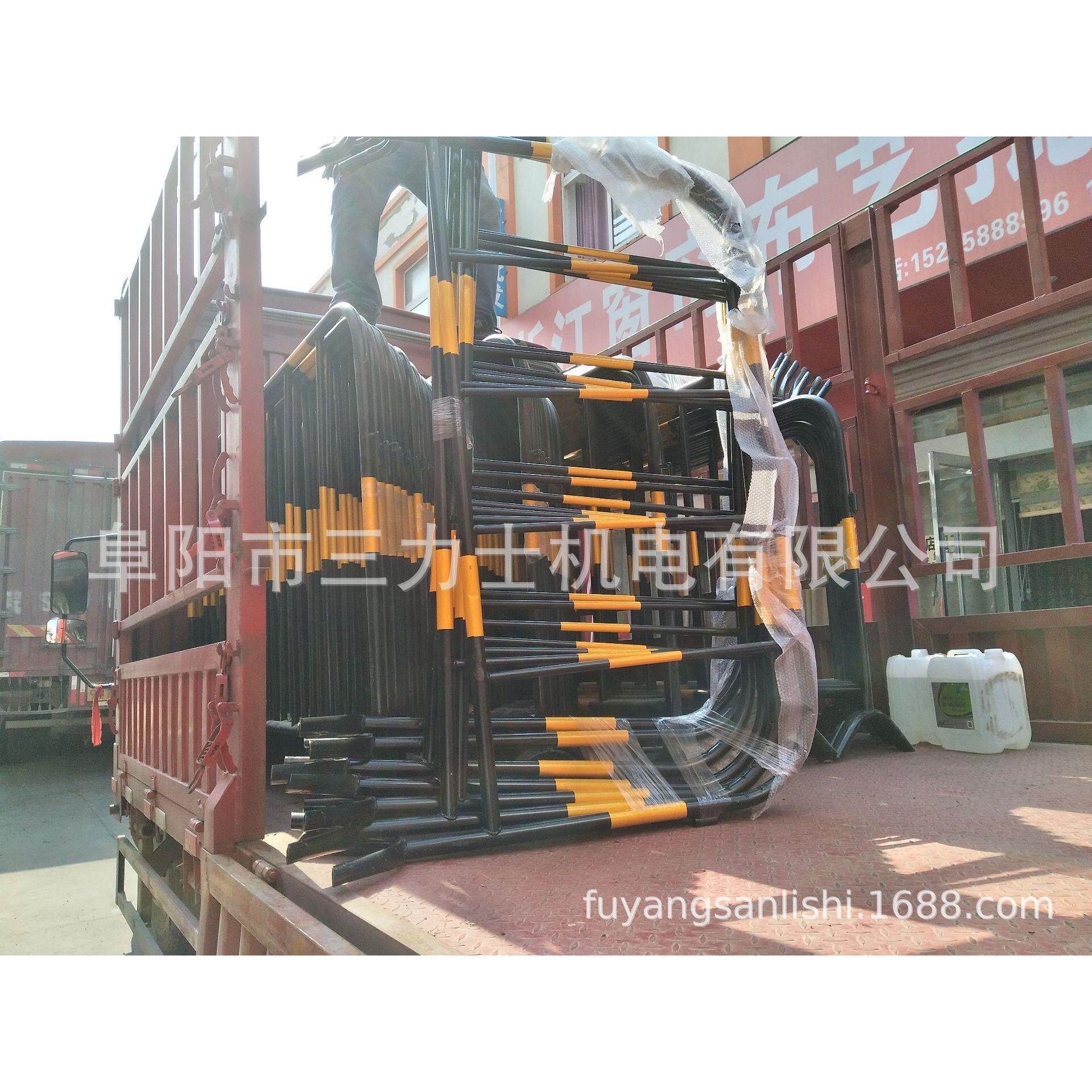 铁马护栏市政公路交通施工临时路障隔离铁栏黑白，黄白款防撞
