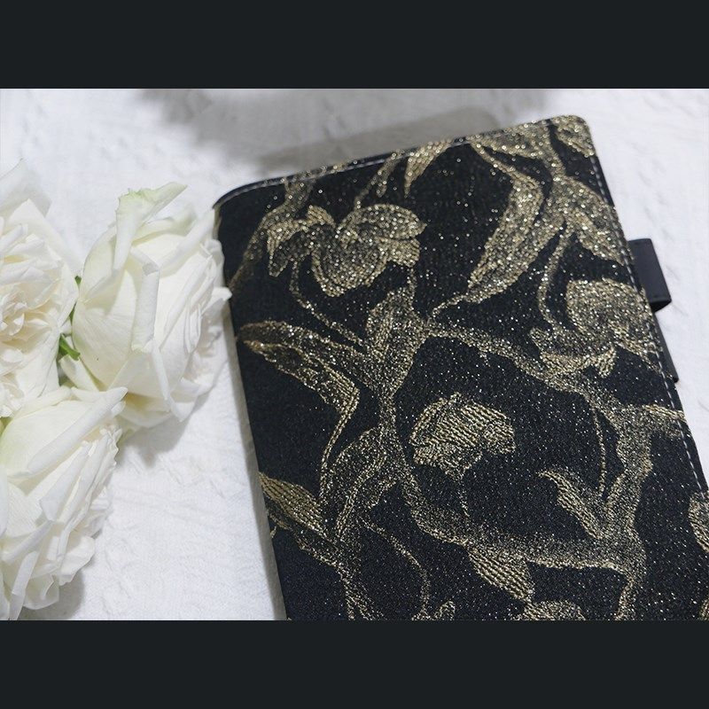 躲在耳里怙屳高级黑金高颜值金丝日记本32k硬面本A5手帐书衣礼,文具电教/文化用品/商务用品,手帐/日程本/计划本,淘宝优惠券,粉丝福利购,淘宝优惠卷