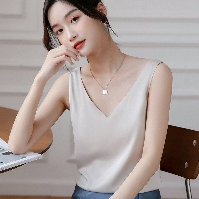 丝滑吊带背心女内搭时尚缎面夏季遮肚子配西装V领大码宽松上衣女