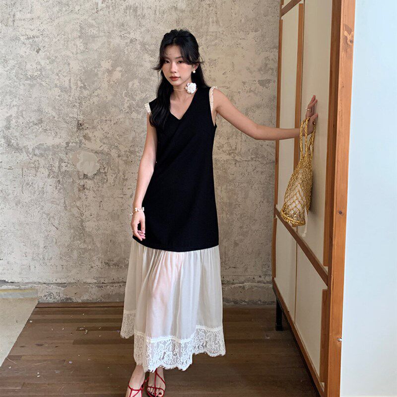 爱西里夏季新款法式温柔蕾丝拼接小黑裙复古花边百搭背心连衣裙女