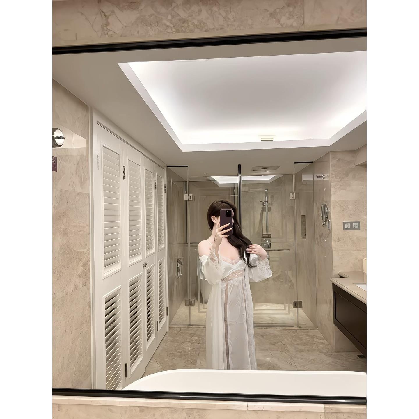 Moon And U【白月光】法式宫廷风蕾丝拼接缎面家居服睡裙睡袍套装