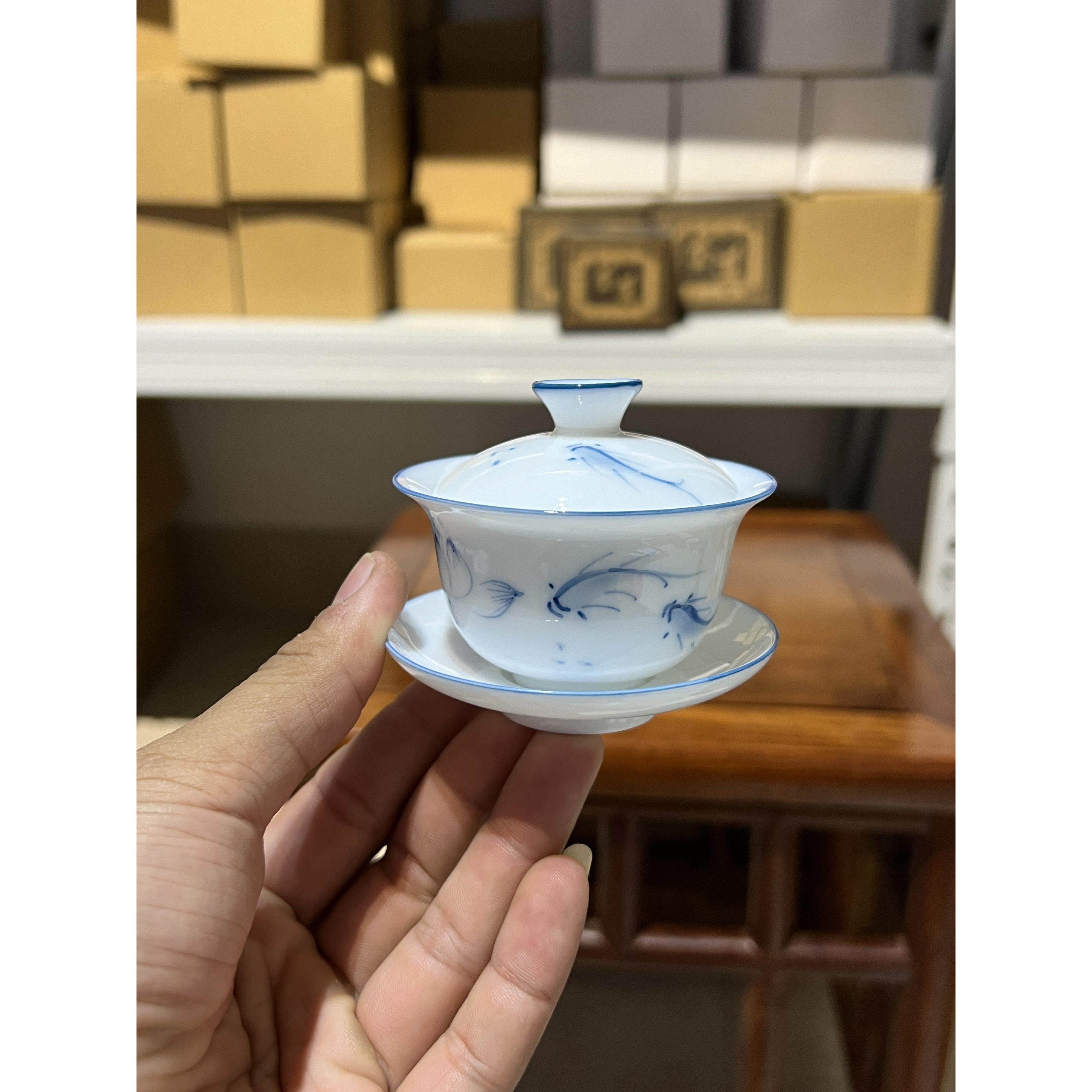 手绘青花瓷盖碗小号荷趣游鱼三才杯茶碗陶瓷功夫茶具手绘盖碗茶杯