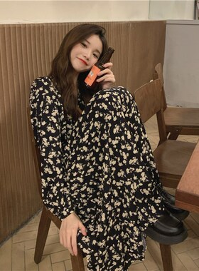 145小个子法式复古黑色碎花v领连衣裙150cm长袖收腰中长裙xs码春