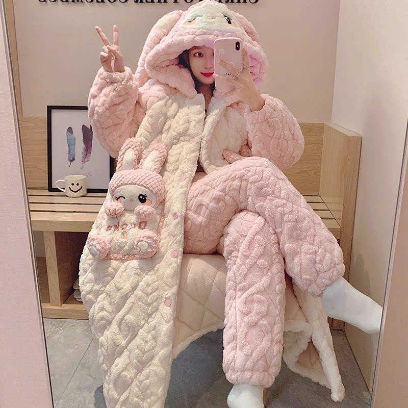珊瑚绒睡袍女冬季加厚中长款三层夹棉睡衣女士可爱加绒家居服套装