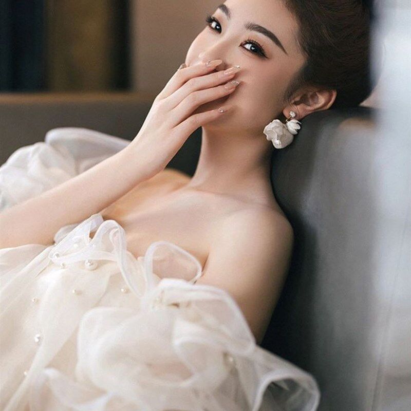 订婚礼服晨袍女新娘裙轻奢小众敬酒服2024新款白色婚纱宴会连衣裙