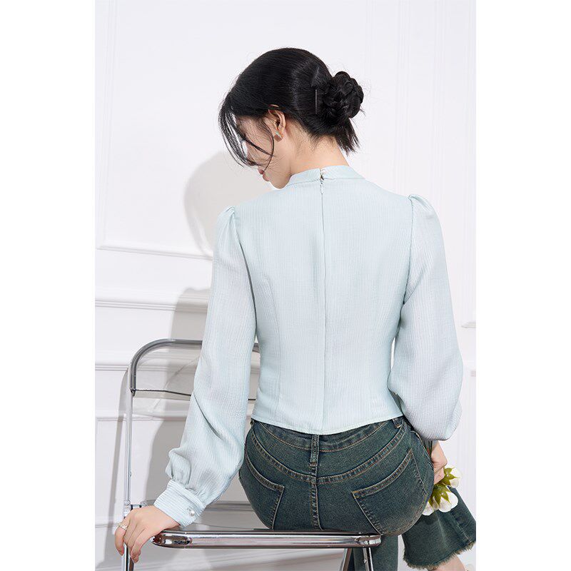 绿色长袖衬衫2024新款女轻奢高级感法式气质春秋短款小众V领上衣