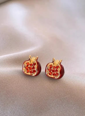 法国Last Kiss马年新年红色耳钉女高级感精致小巧小众设计感耳饰