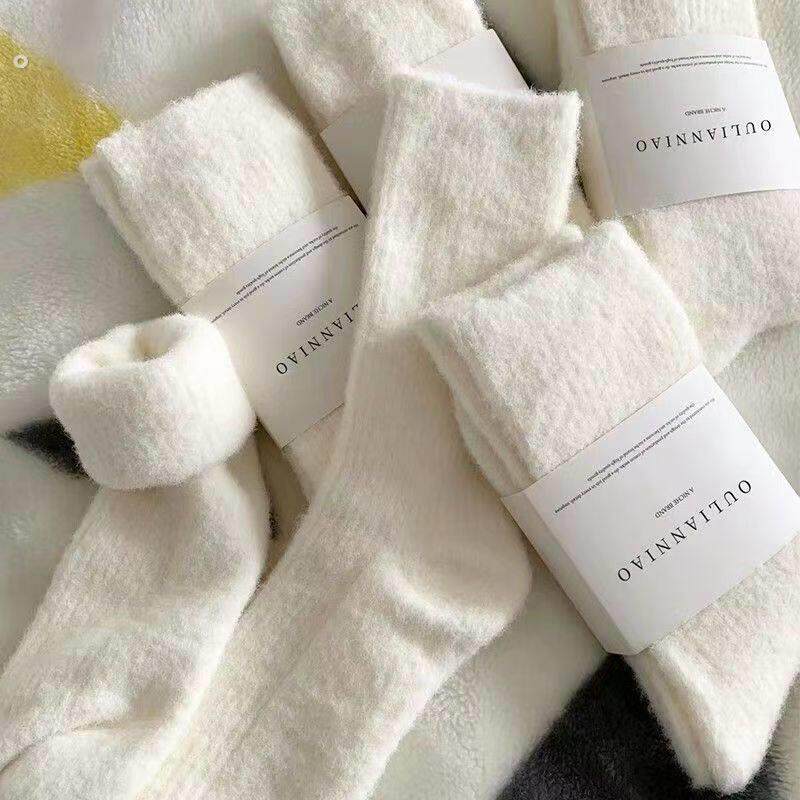 新款袜子女秋冬季中筒袜加绒加厚黑白色水貂绒堆堆月子毛绒长筒袜