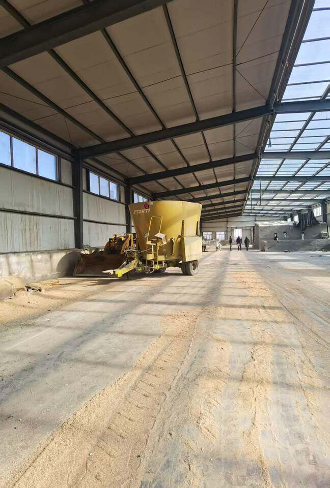 3月2日通辽开发公司辅料基地型号为9sJl-2100饲料搅拌车1台网络拍卖公告