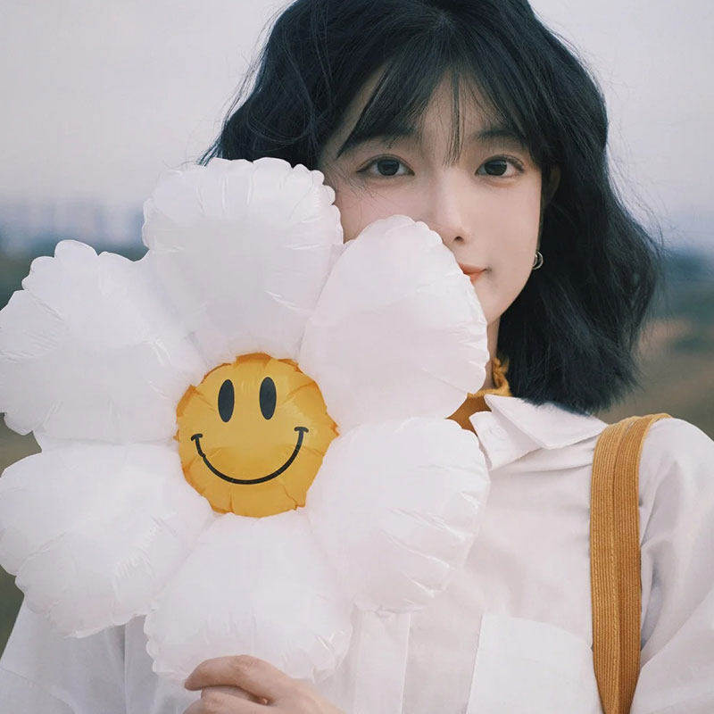 太阳花笑脸气球彩色户外草地拍照道具网红氛围感旅游野餐拍摄生日