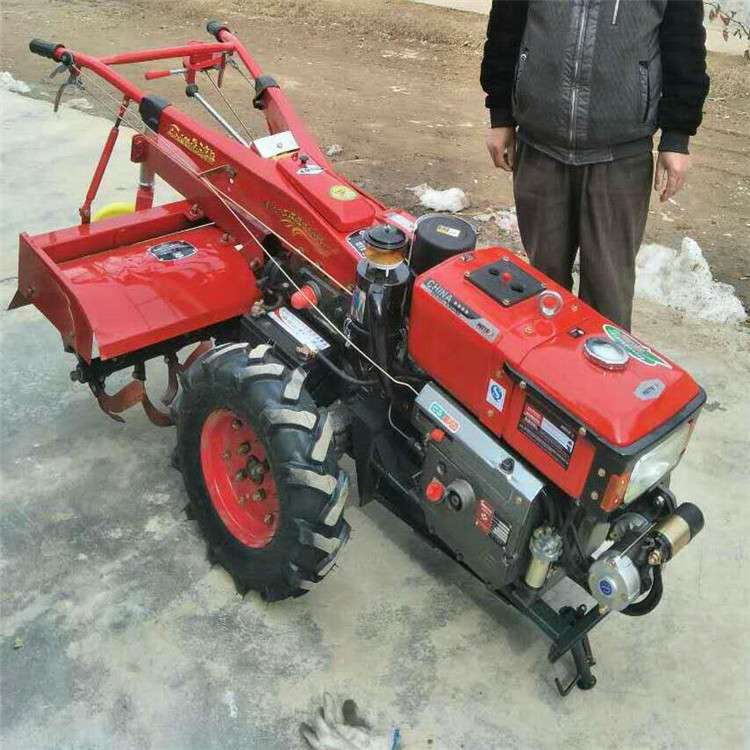 乘坐小型旋耕运输手扶拖拉机带灯柴油12马力农用拖拉机手扶犁地机