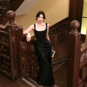Nu阿诺法式黑色吊带鱼骨连衣裙女方领气质收腰缎面性感礼服裙子