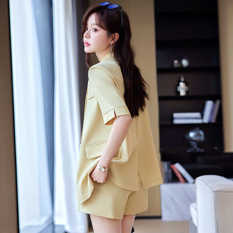 短袖西装外套女夏季薄款气质工作服高级感两件套短裤宽松职业套装