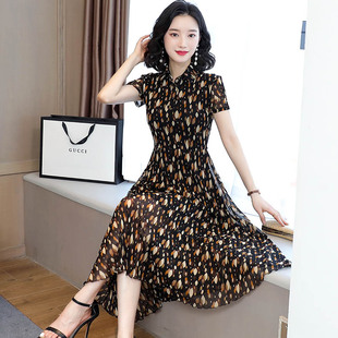 方领碎花裙连衣裙女夏装2020新款收腰显瘦长款气质修身短袖网纱裙